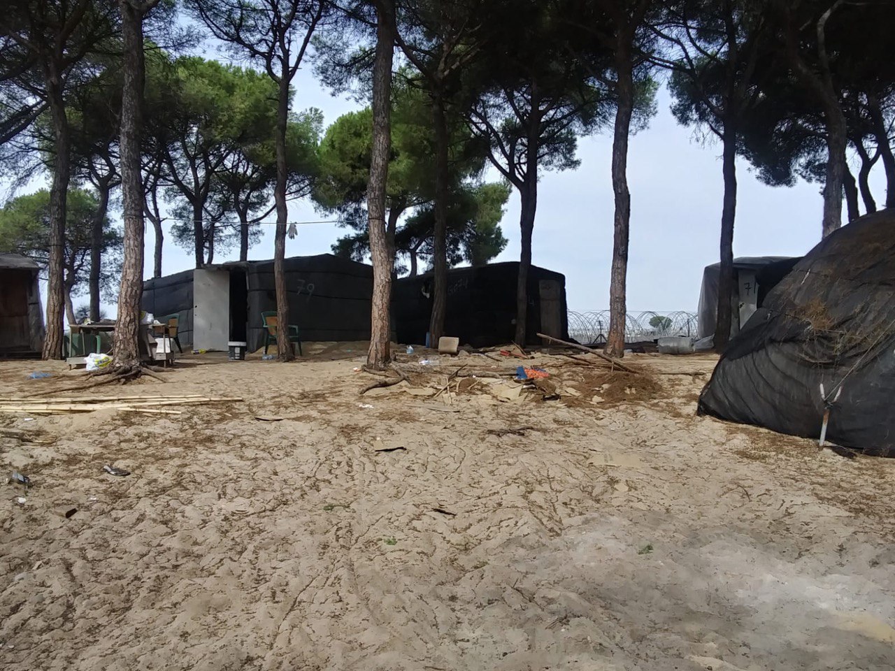 Demoliciones de chabolas en un asentamiento de Moguer